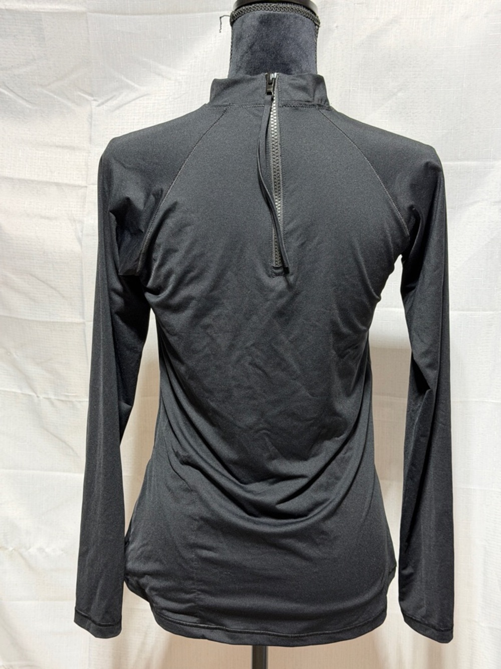 Athleta North Point Rashguard EUC - Picture 3 of 7